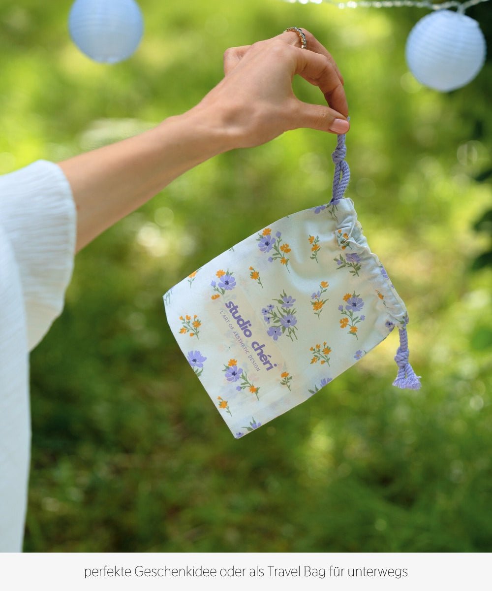 AMELIE - Travel Bag mit Blümchenmuster - Lila/Gelb/Weiß - Studio Chéri