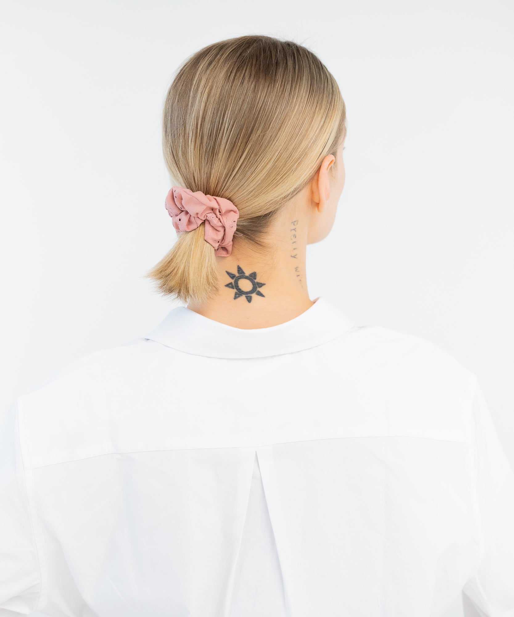 BELLE - Scrunchie mit Stickerei - Rosa - Studio Chéri