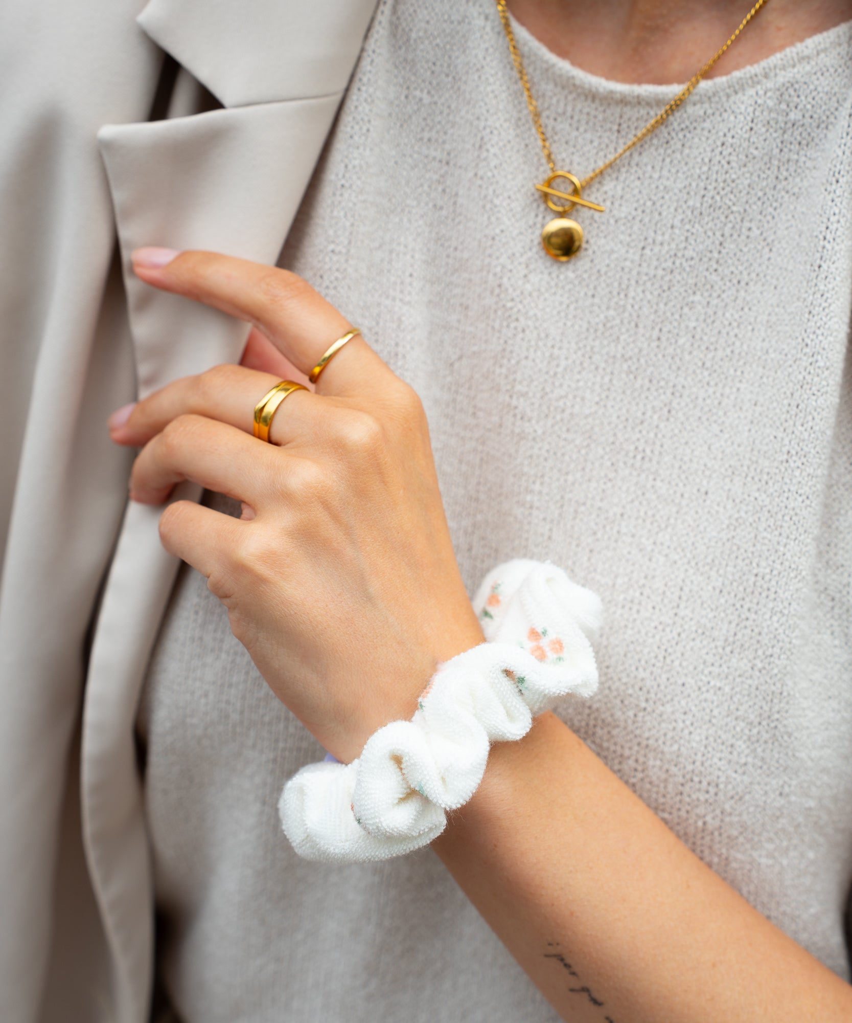 BUTTER BLOSSOM - Scrunchie aus Frottee - Weiß - Studio Chéri