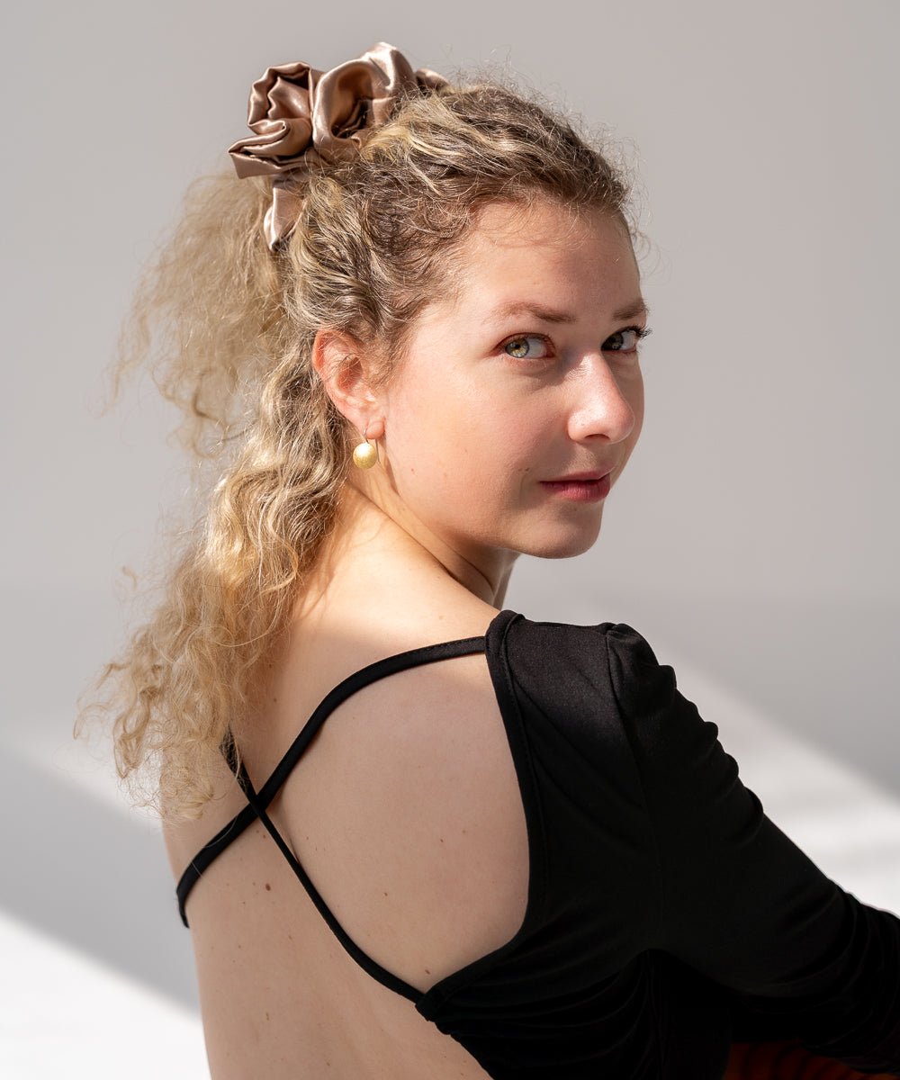 CLAIRE - Satin Scrunchie | Beige - Beige - Fizz & Femme