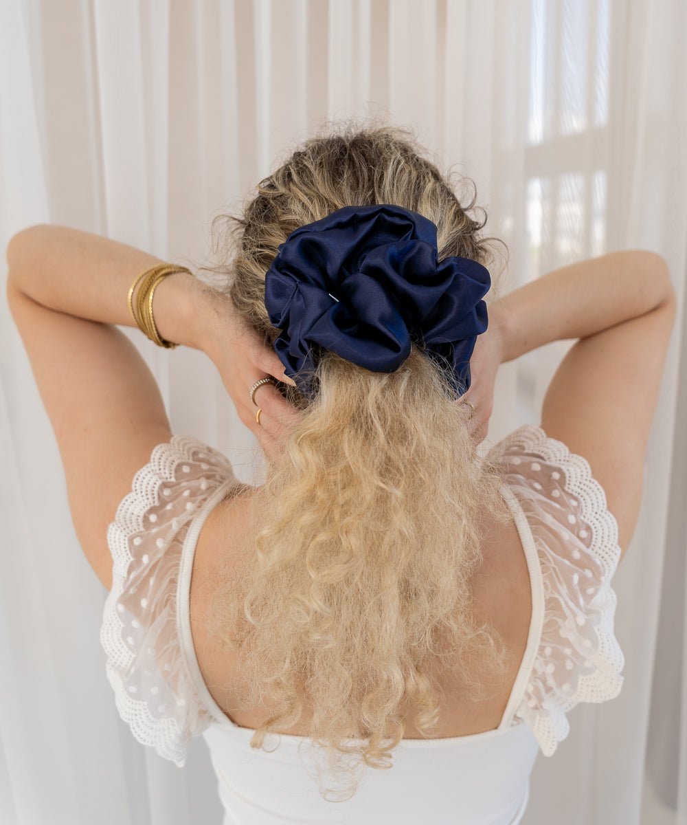 CLAIRE - Satin Scrunchie | Navy - Blau - Fizz & Femme