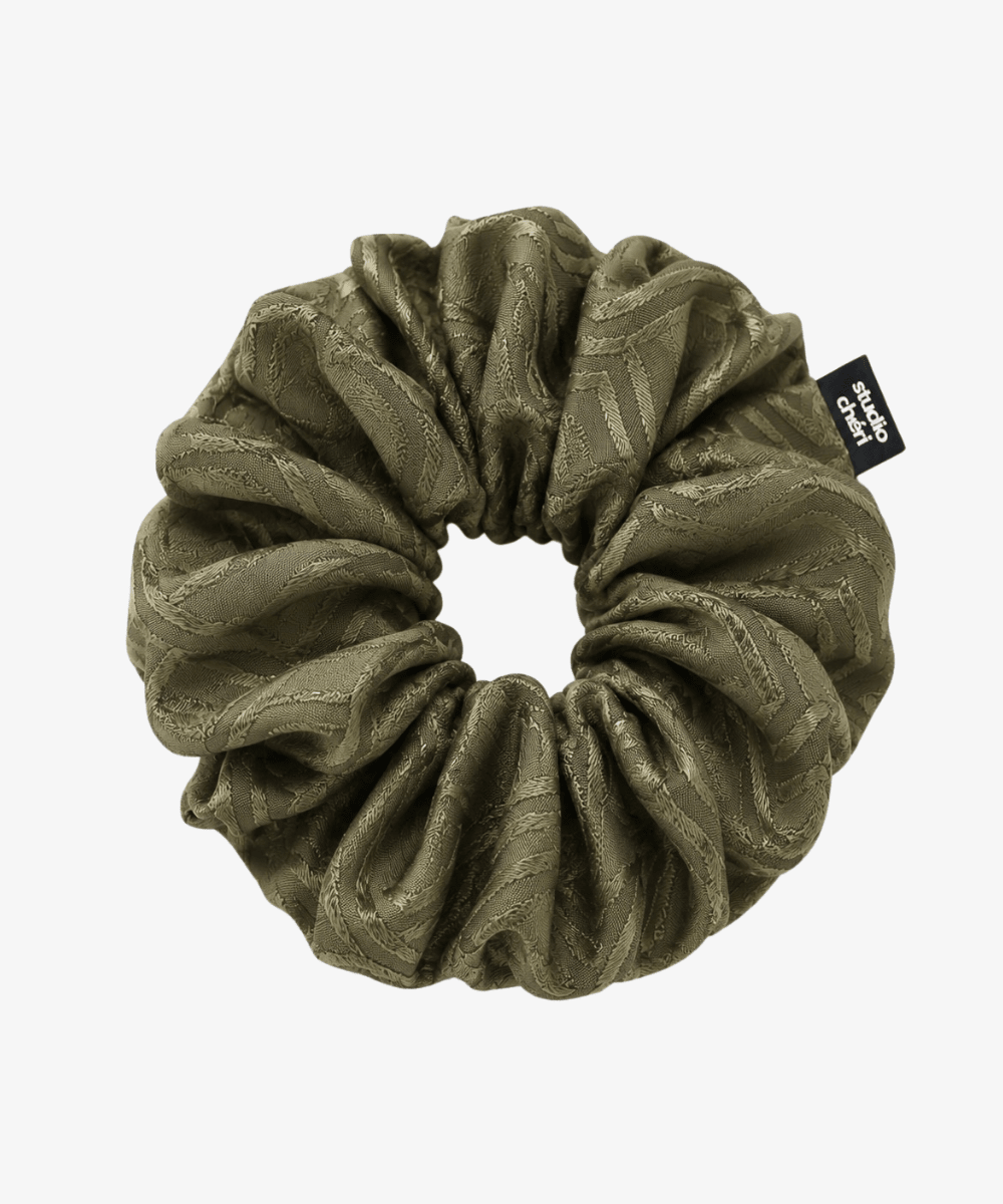 Conrad - Satin Scrunchie mit Blättern - Grün - Studio Chéri