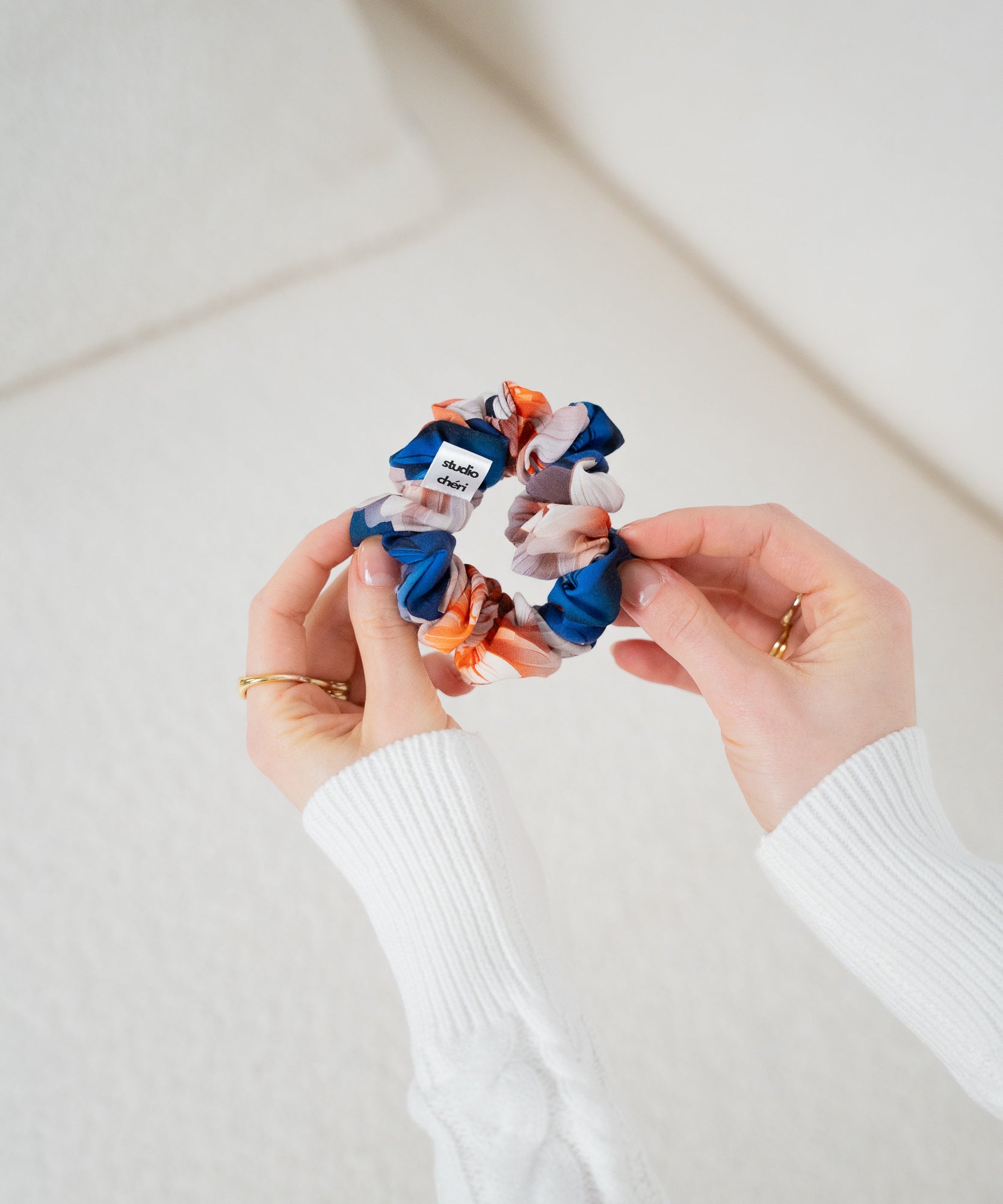 FLEUR DE GLACE - Scrunchie mit Blümchenmuster - Blau - Studio Chéri