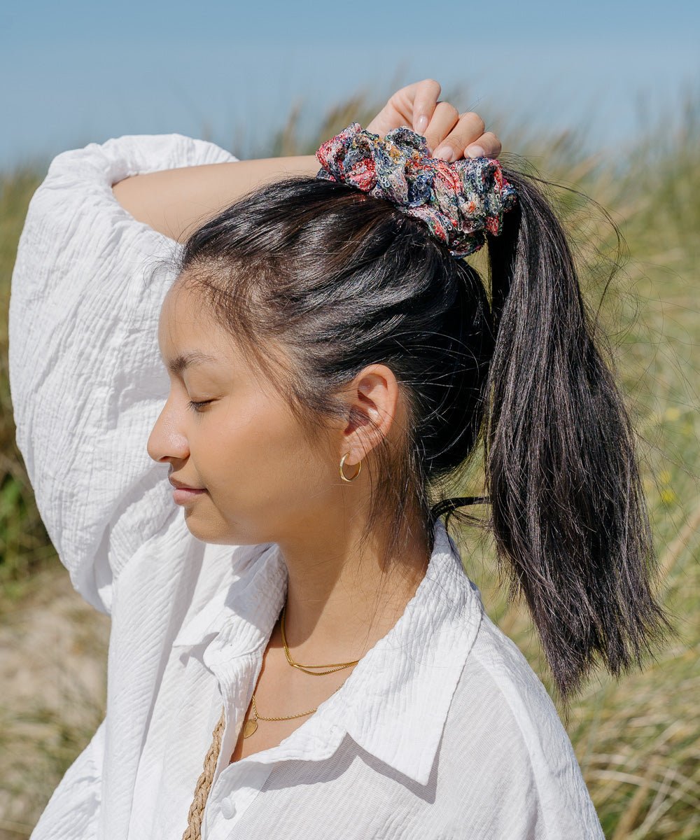 GLORY - Printed Scrunchie - Schwarz/Rot/Blau - Fizz & Femme