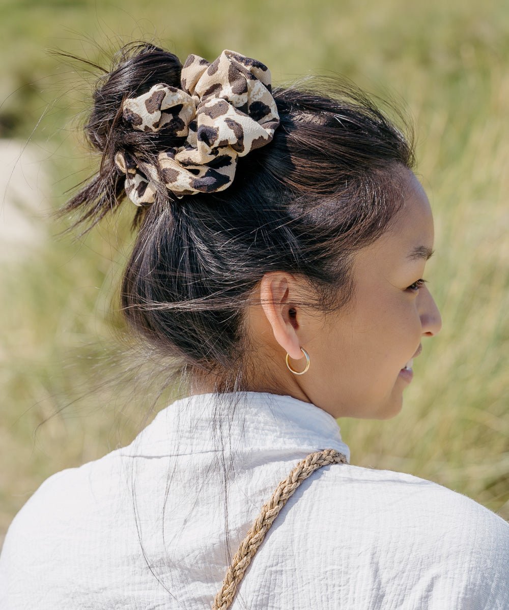 LEO - Printed Scrunchie - Schwarz/Braun/Orange - Fizz & Femme