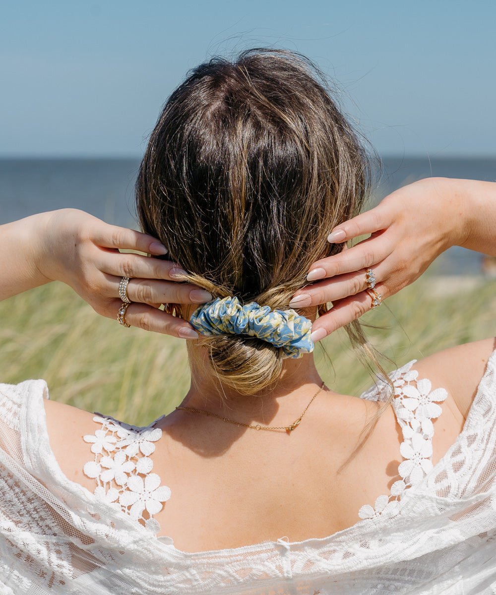 LIV - Printed Scrunchie - Blau/Gelb - Fizz & Femme