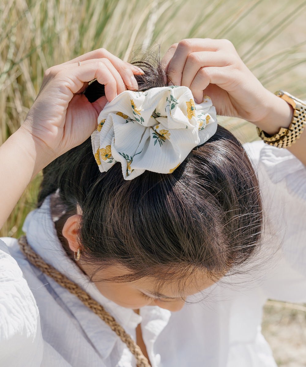 MILLY - Printed Scrunchie - Weiß/Gelb - Fizz & Femme