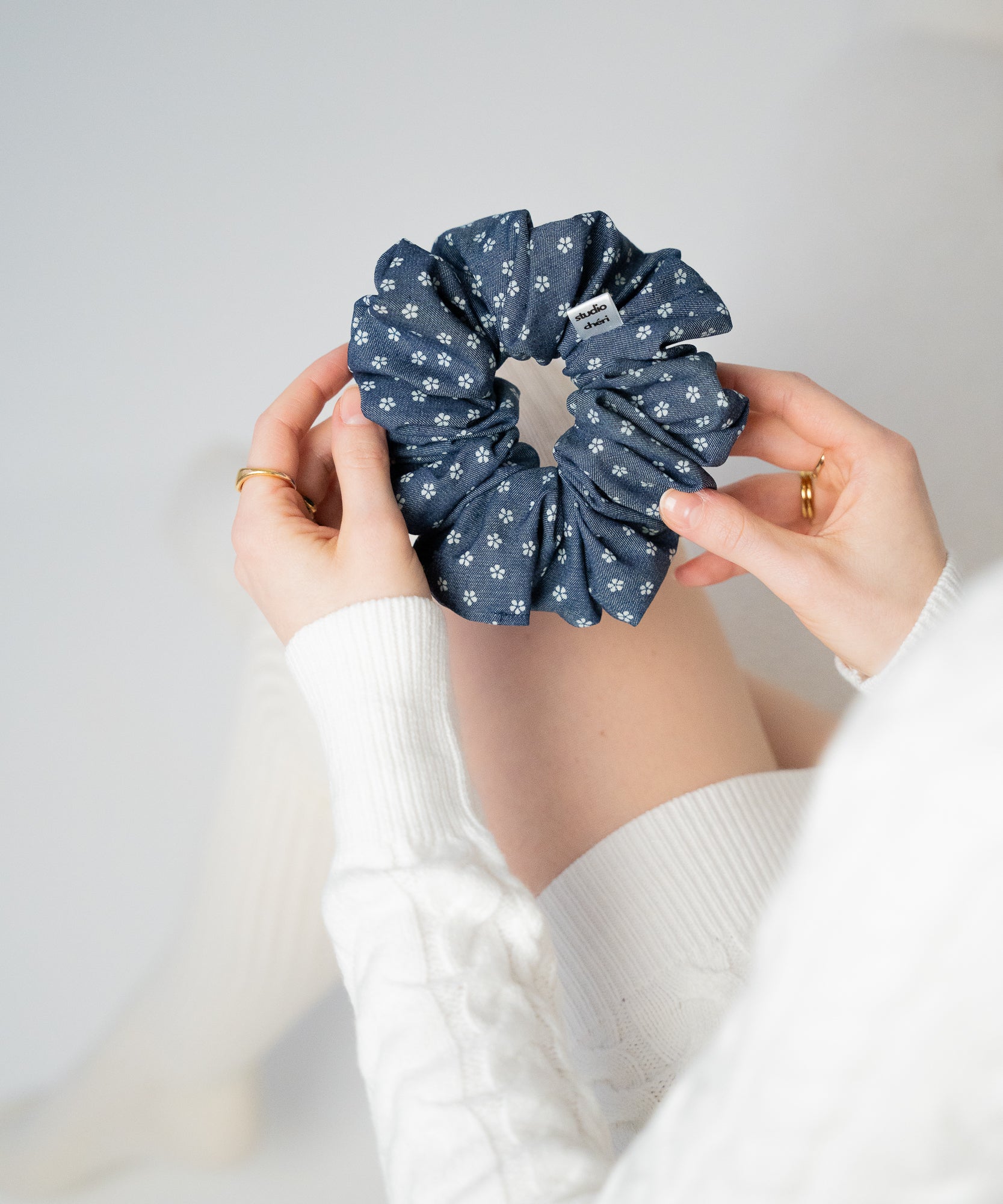 PALE GARDEN - Jeans Scrunchie - Blau - Studio Chéri