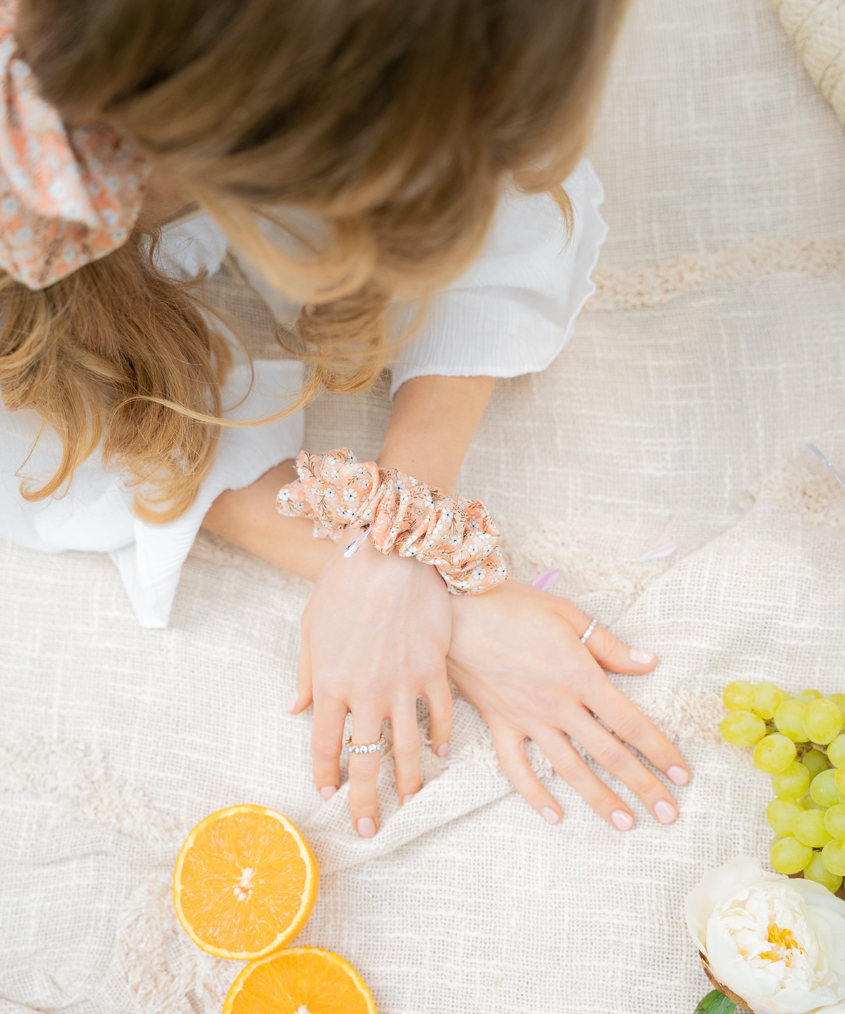 PEACH PIE - Scrunchie mit Blümchenmuster - Orange - Studio Chéri