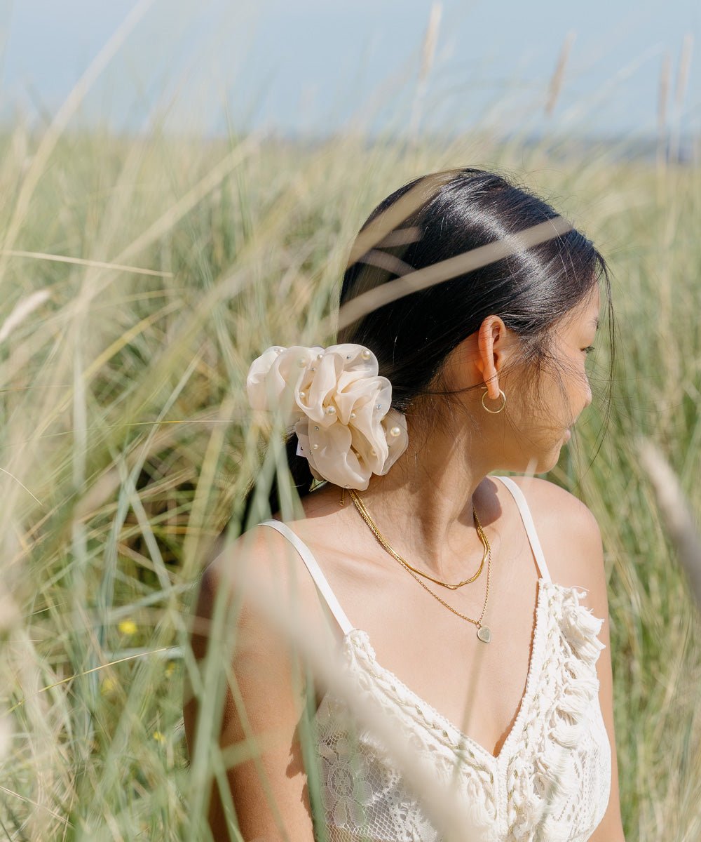 PEARL - Printed Scrunchie - Weiß/Beige - Fizz & Femme