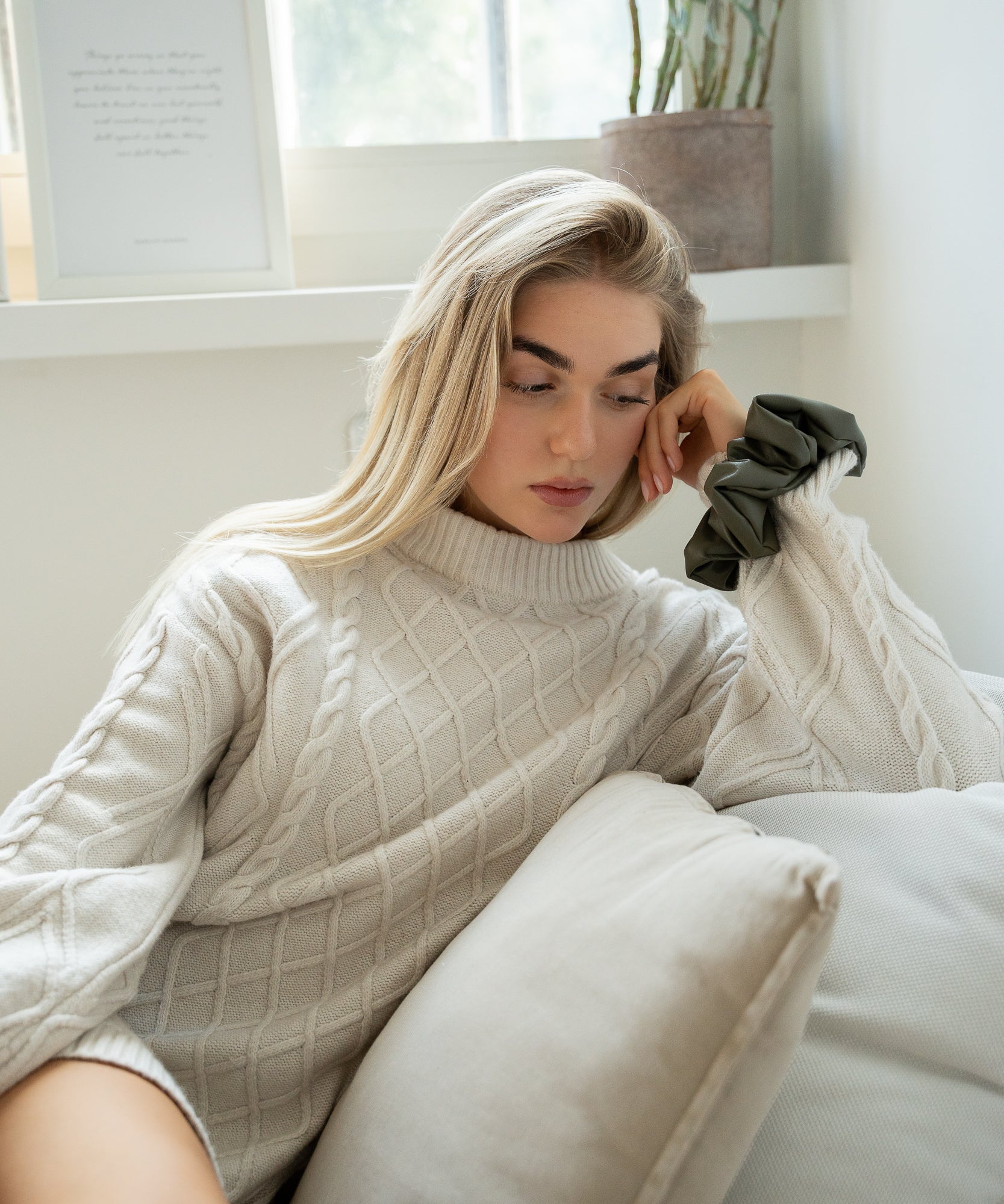 SELMA - Scrunchie aus Kunstleder | Olive - Grün - Studio Chéri