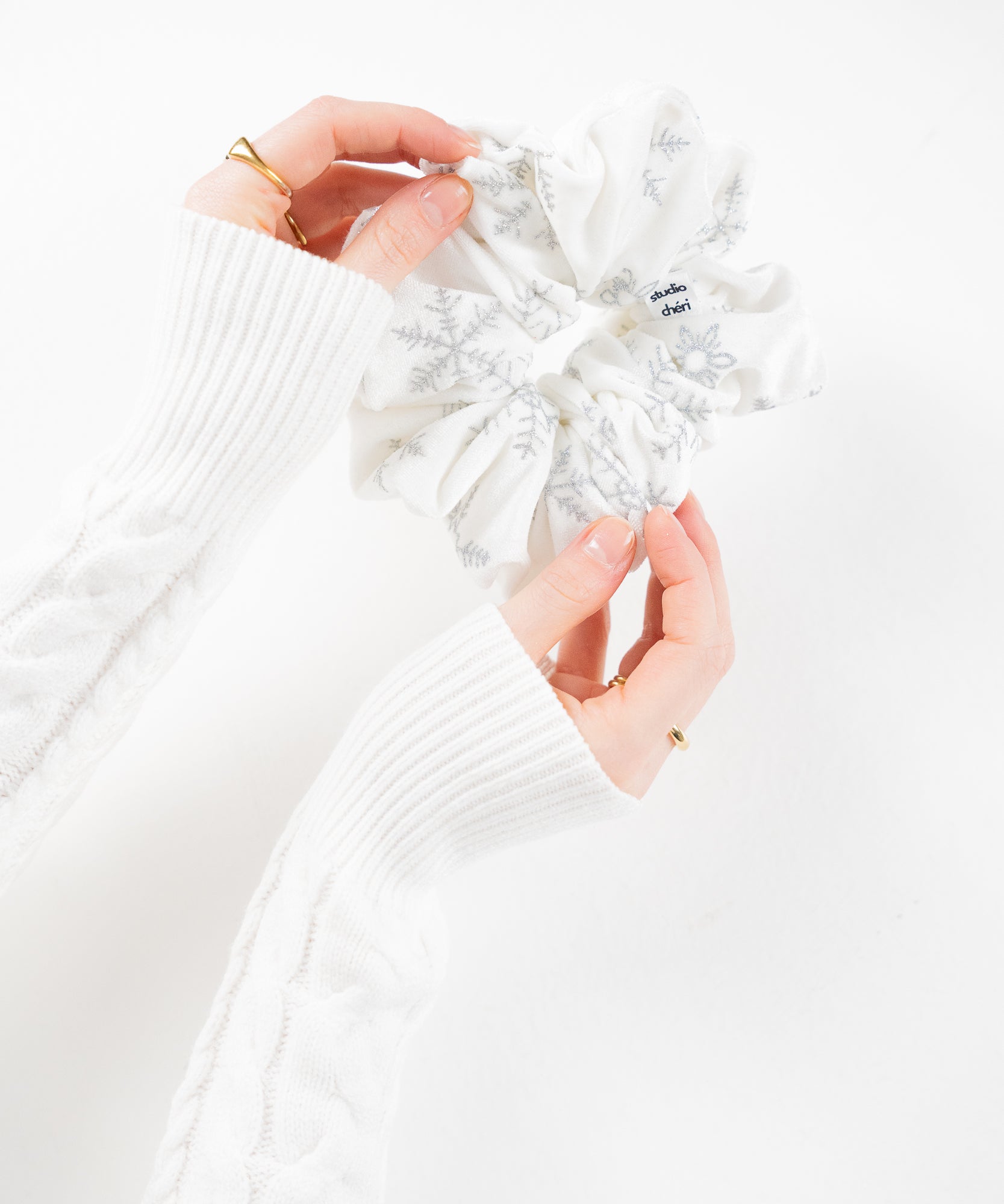 SNOWFLAKE - Samt Scrunchie - Blau - Studio Chéri