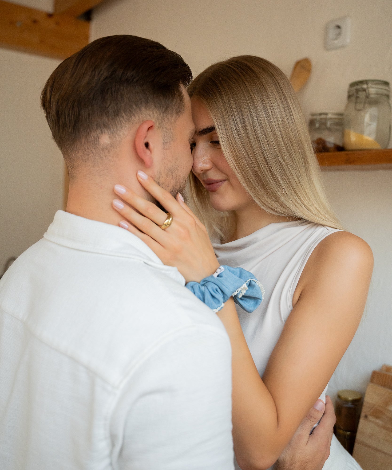 TAYLOR - Jeans Scrunchie mit Spitze - Blau - Studio Chéri