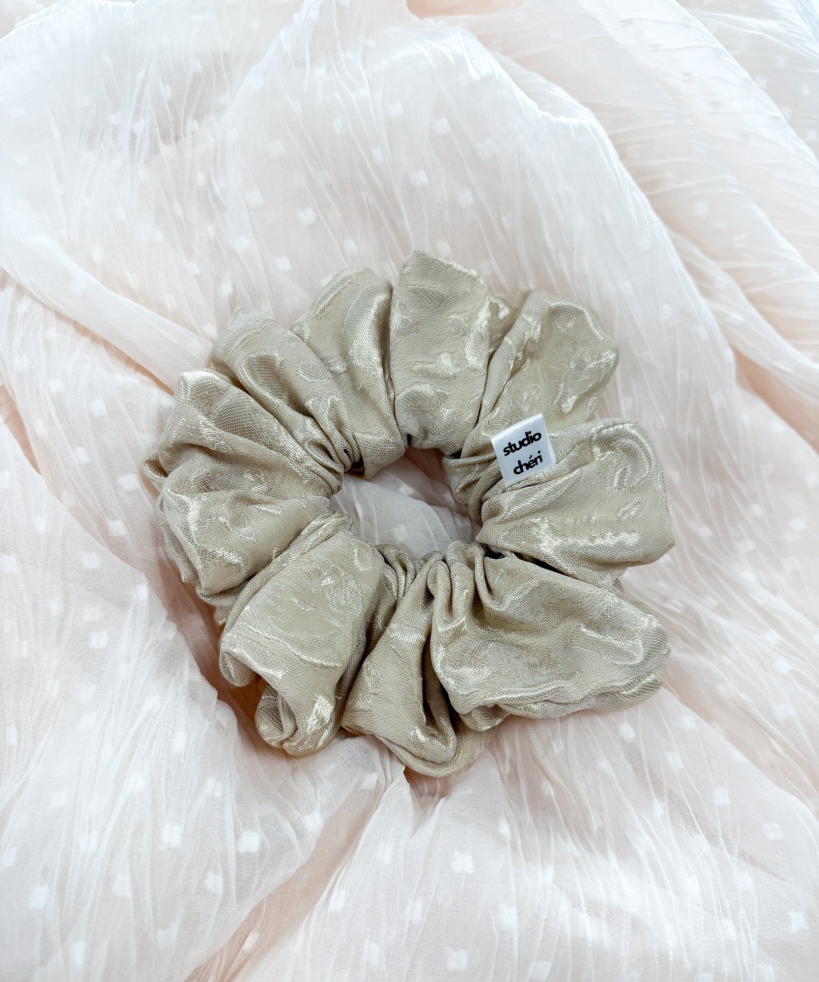 BEIGE LEO - Surprise Scrunchie LIMITED - Grün - Studio Chéri