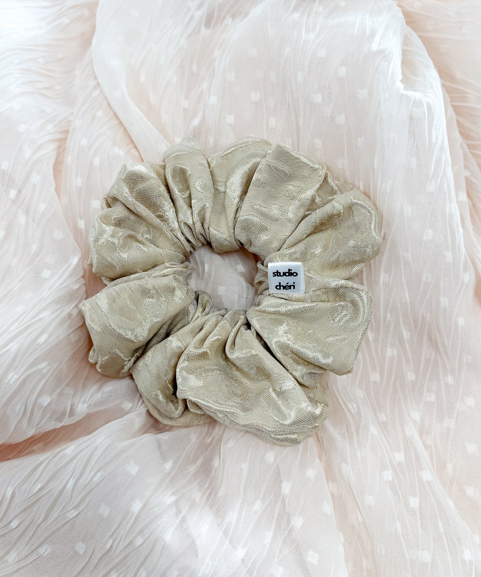 BEIGE LEO - Surprise Scrunchie LIMITED - Grün - Studio Chéri