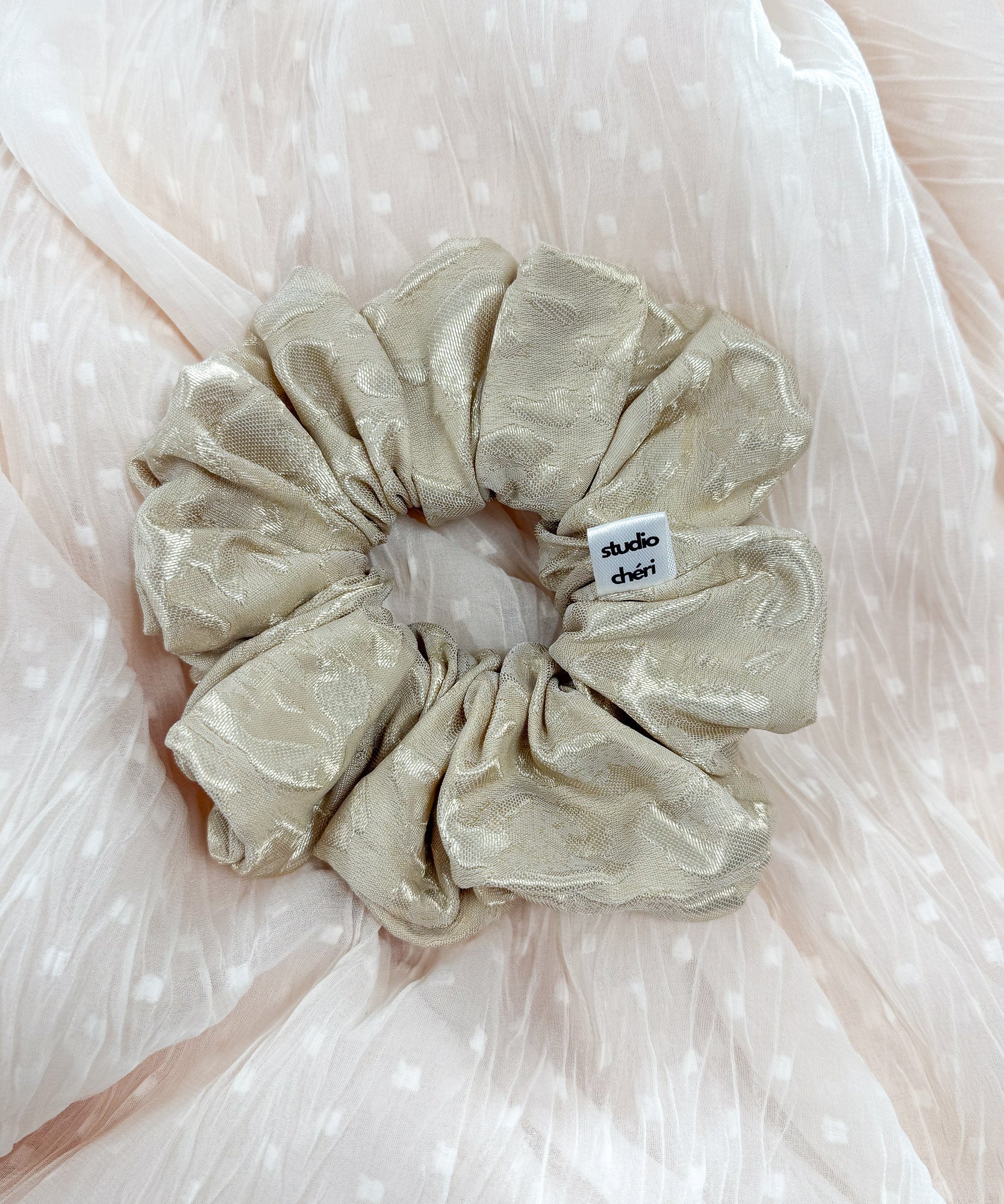 BEIGE LEO - Surprise Scrunchie LIMITED - Grün - Studio Chéri