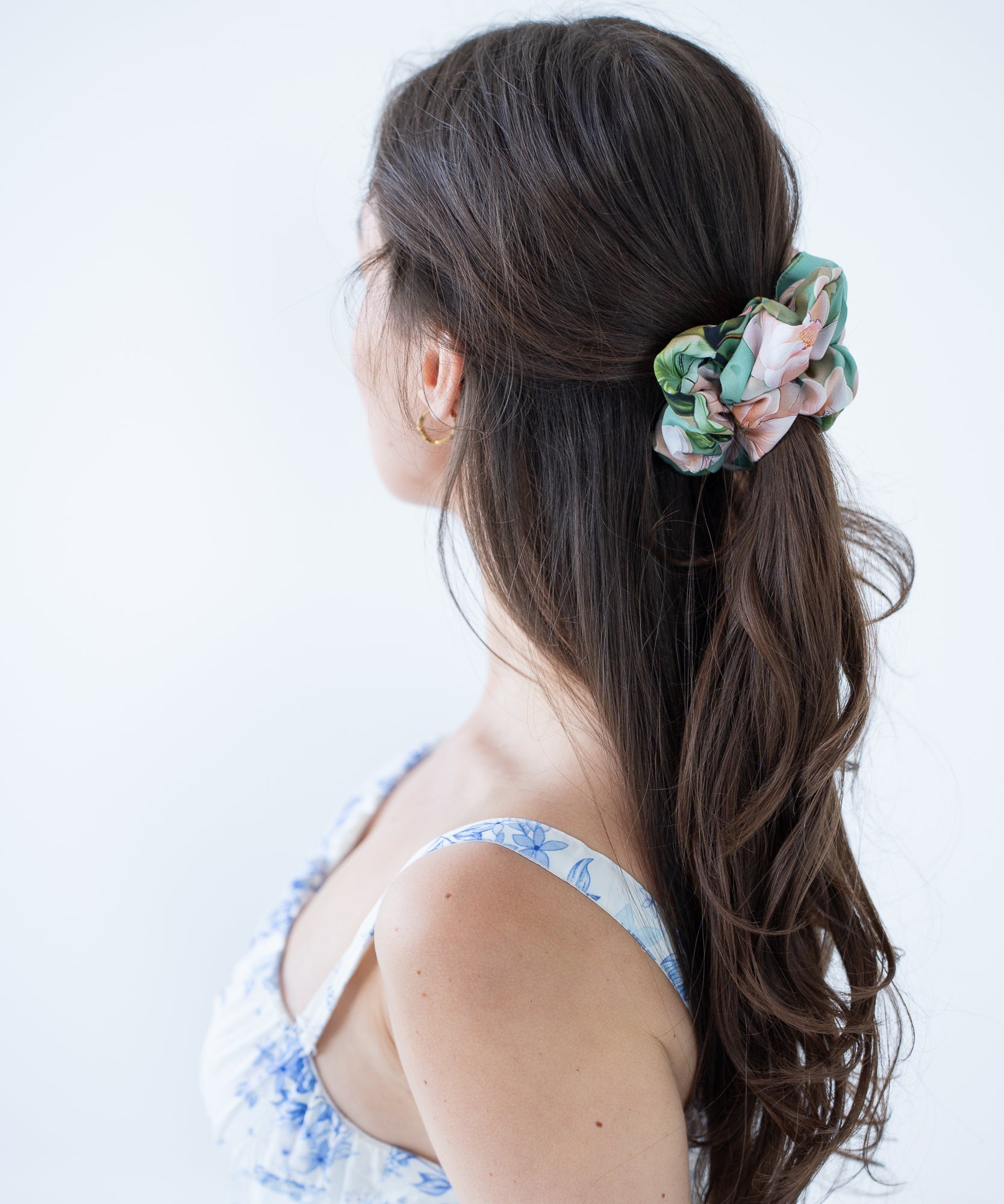 Blooming Hours - Scrunchie mit Blümchen - GRÜN - Studio Chéri