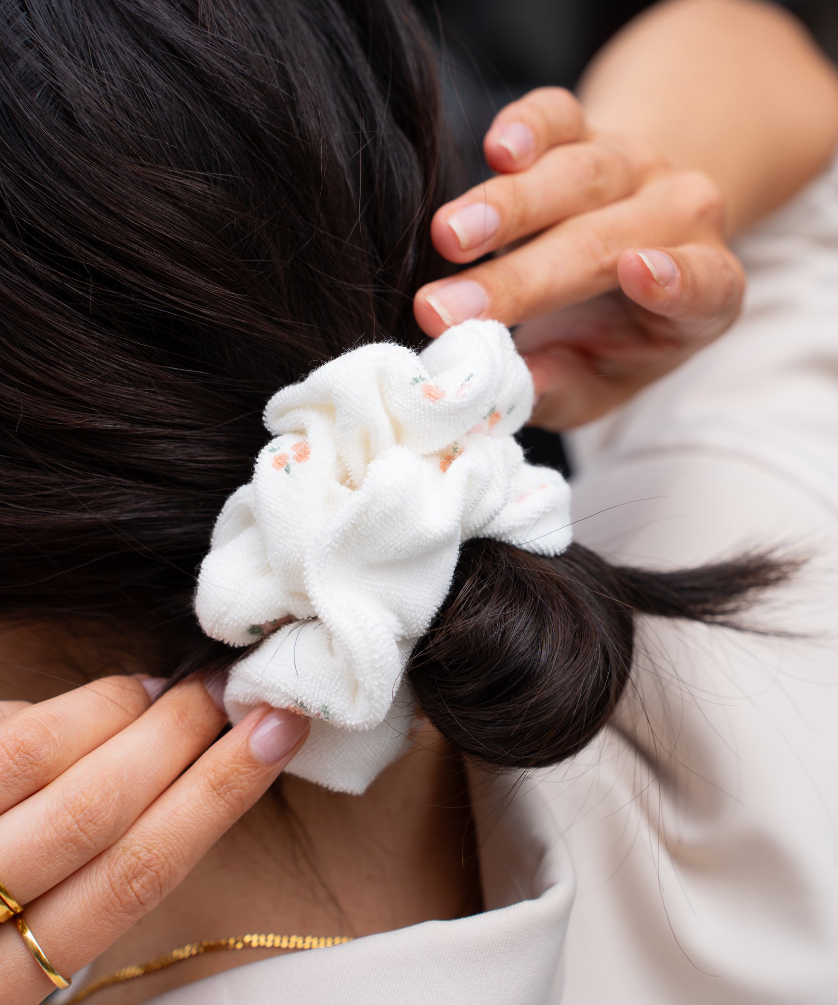 BUTTER BLOSSOM - Scrunchie aus Frottee - Weiß - Studio Chéri