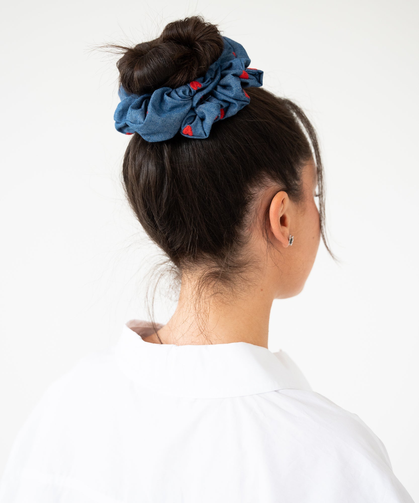 Capri Love - Jeans Scrunchie mit Herzen - Blau - Studio Chéri