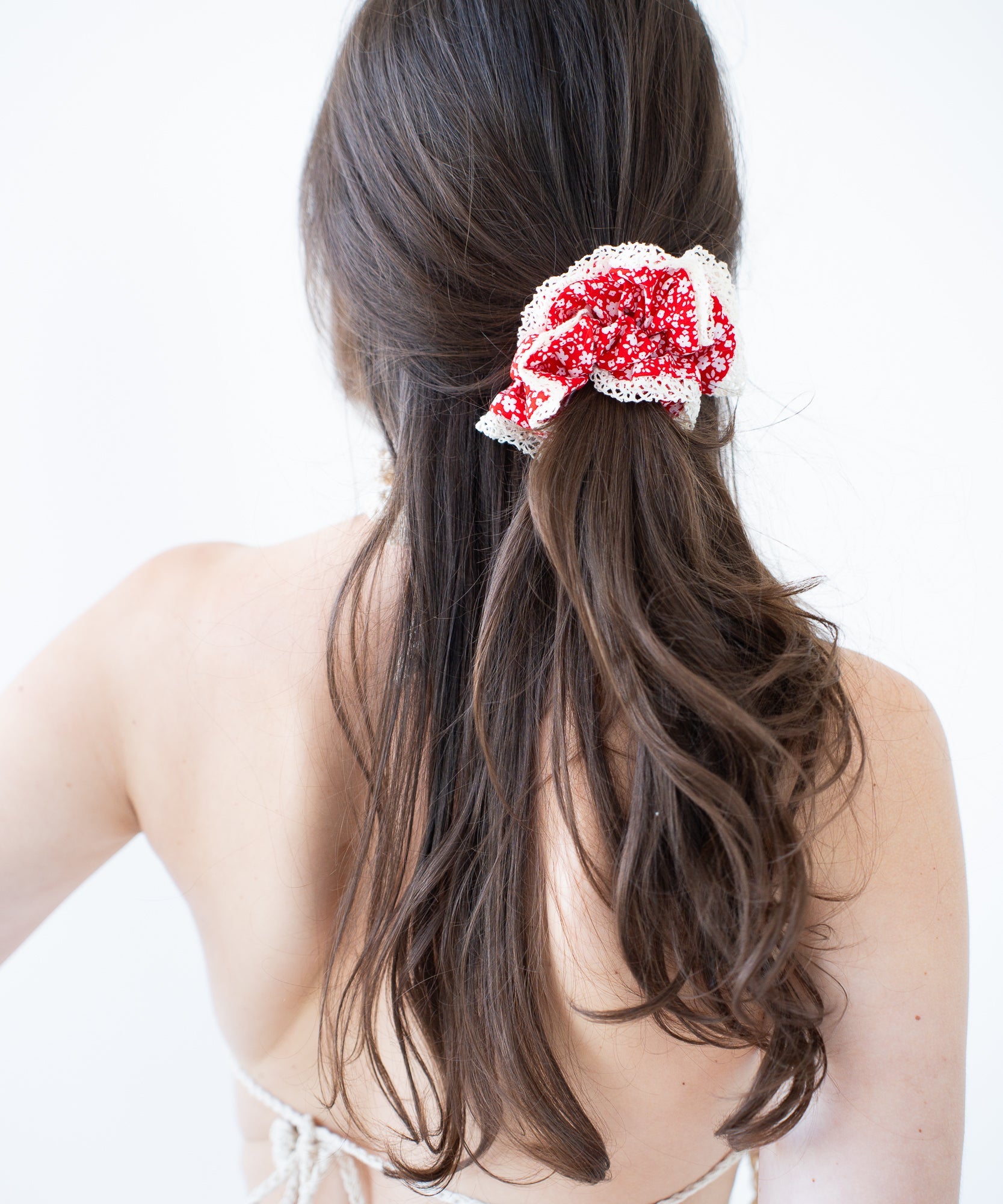 Chéri Night - Scrunchie mit Spitzenrand - rot - Studio Chéri