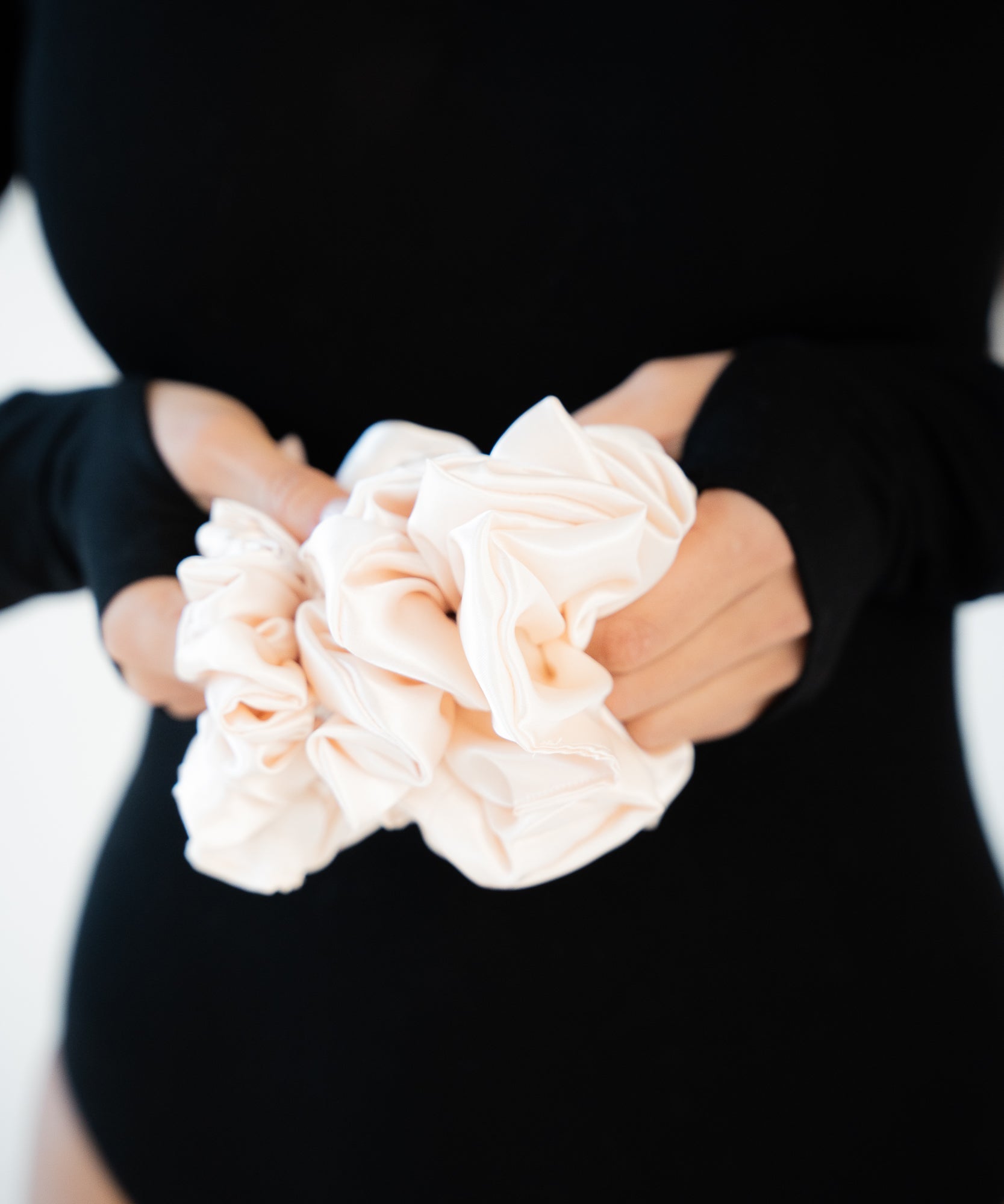 Claire - Satin Scrunchie - Creme - Beige - Studio Chéri