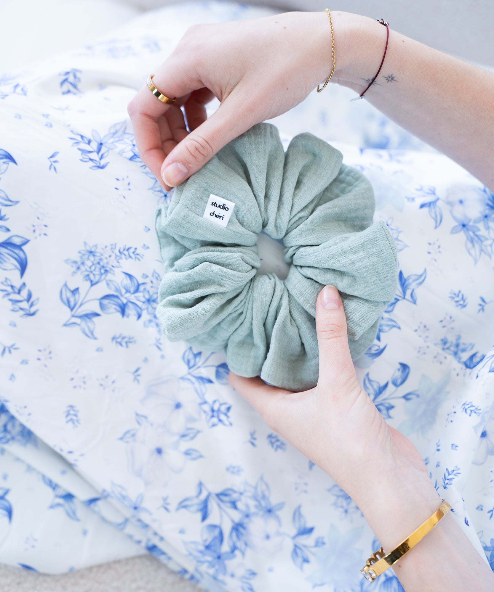 Ella - Musselin Scrunchie Sage - grün - Studio Chéri