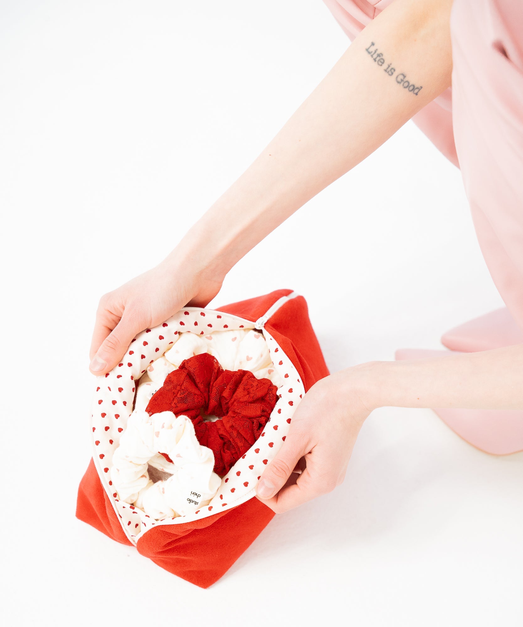 FLUFFY VALENTINE | Kosmetiktasche - Rot/Weiß - Studio Chéri