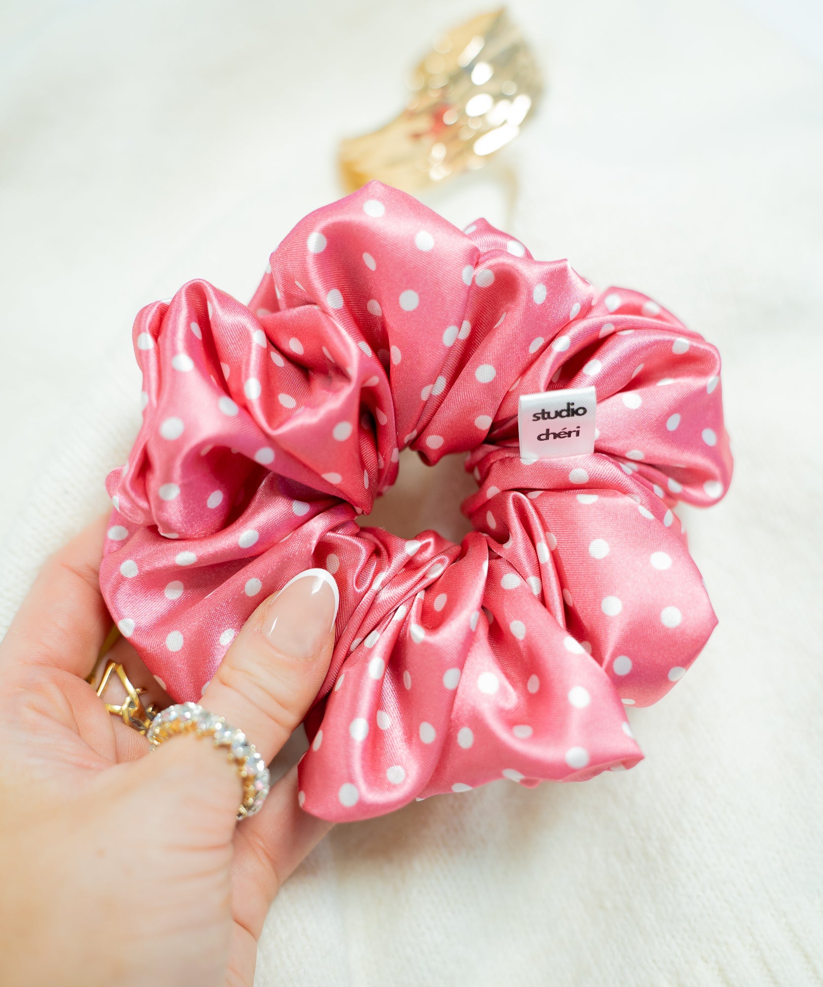 Giulia - Satin Scrunchie mit Punkten - Pink - Studio Chéri