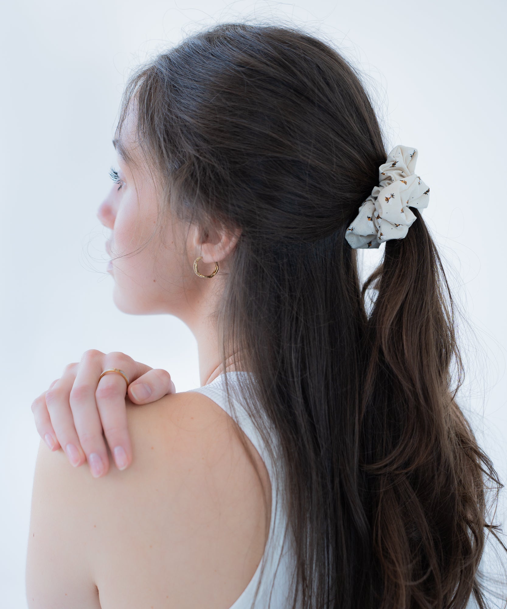 Honey Bee - Scrunchie mit Bienen - Beige - Studio Chéri