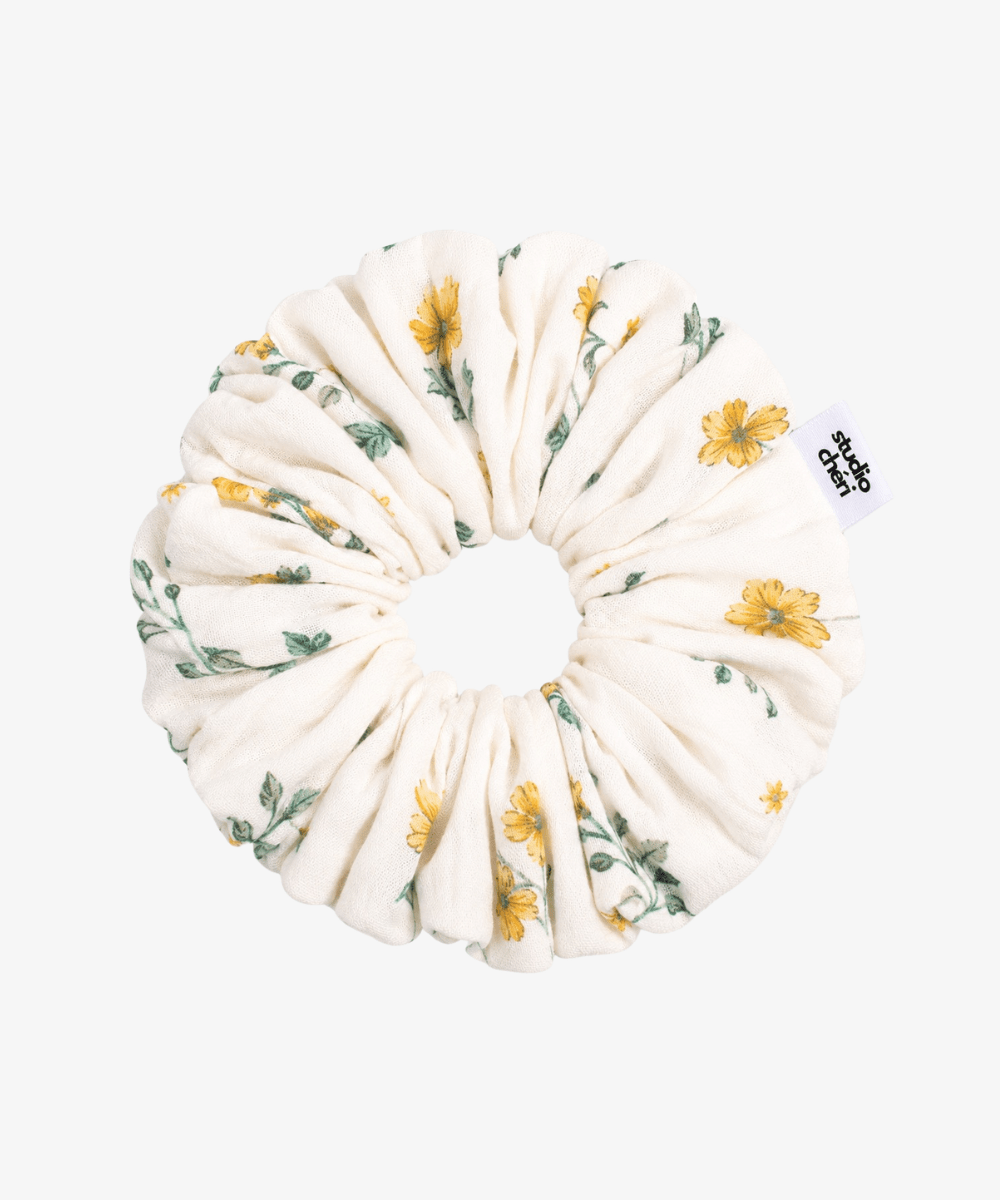Milly - Scrunchie mit Blümchenmuster - Weiß/Gelb - Studio Chéri