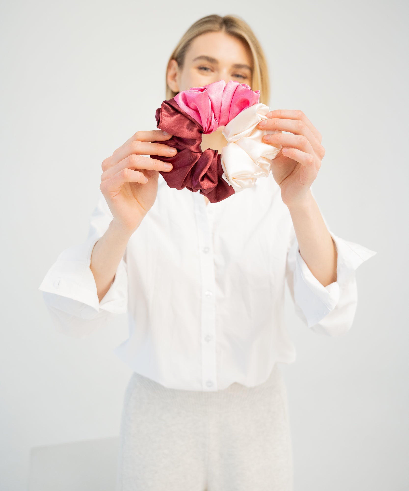 OMBRE AMOUR - Scrunchie mit Farbverlauf - Weiß/Rot/Rosa - Studio Chéri