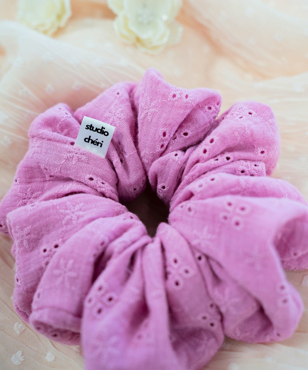 PHOEBE - Scrunchie mit Blümchenmuster - Lila - Studio Chéri