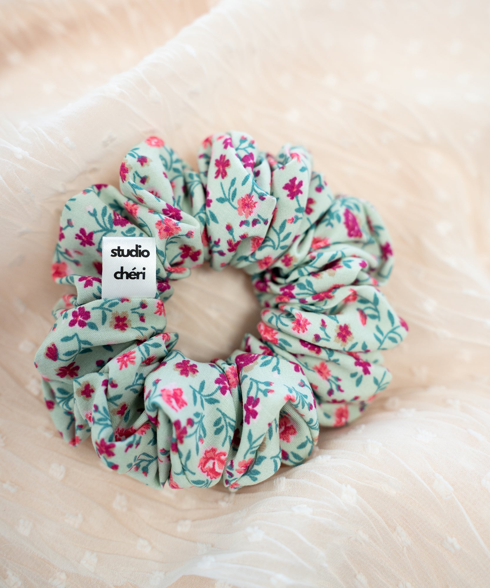 POPPY - Scrunchie mit Blümchenmuster - Rosa/Grün - Studio Chéri