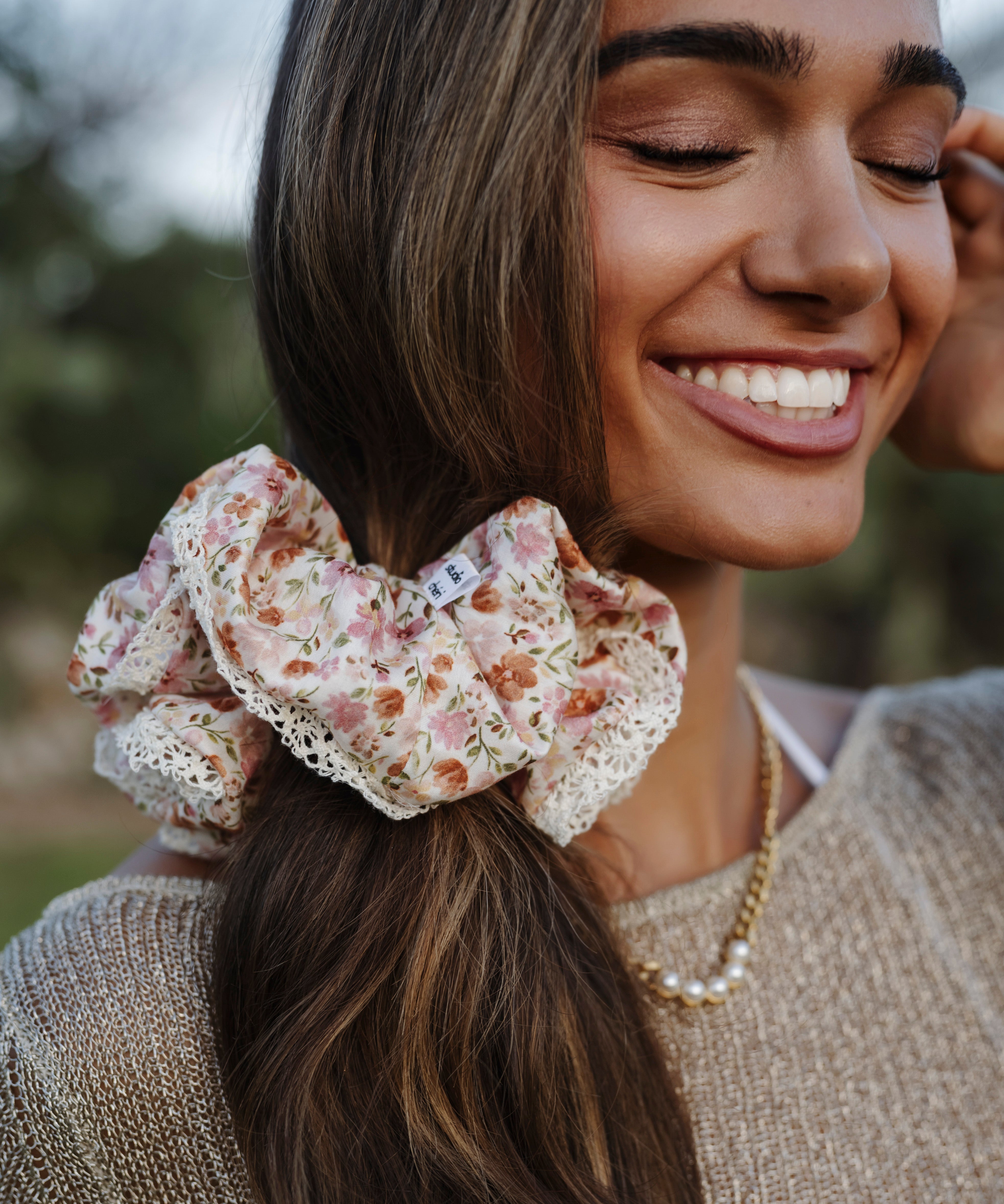 Smilla - Scrunchie mit Spitzenrand - weiß - Studio Chéri