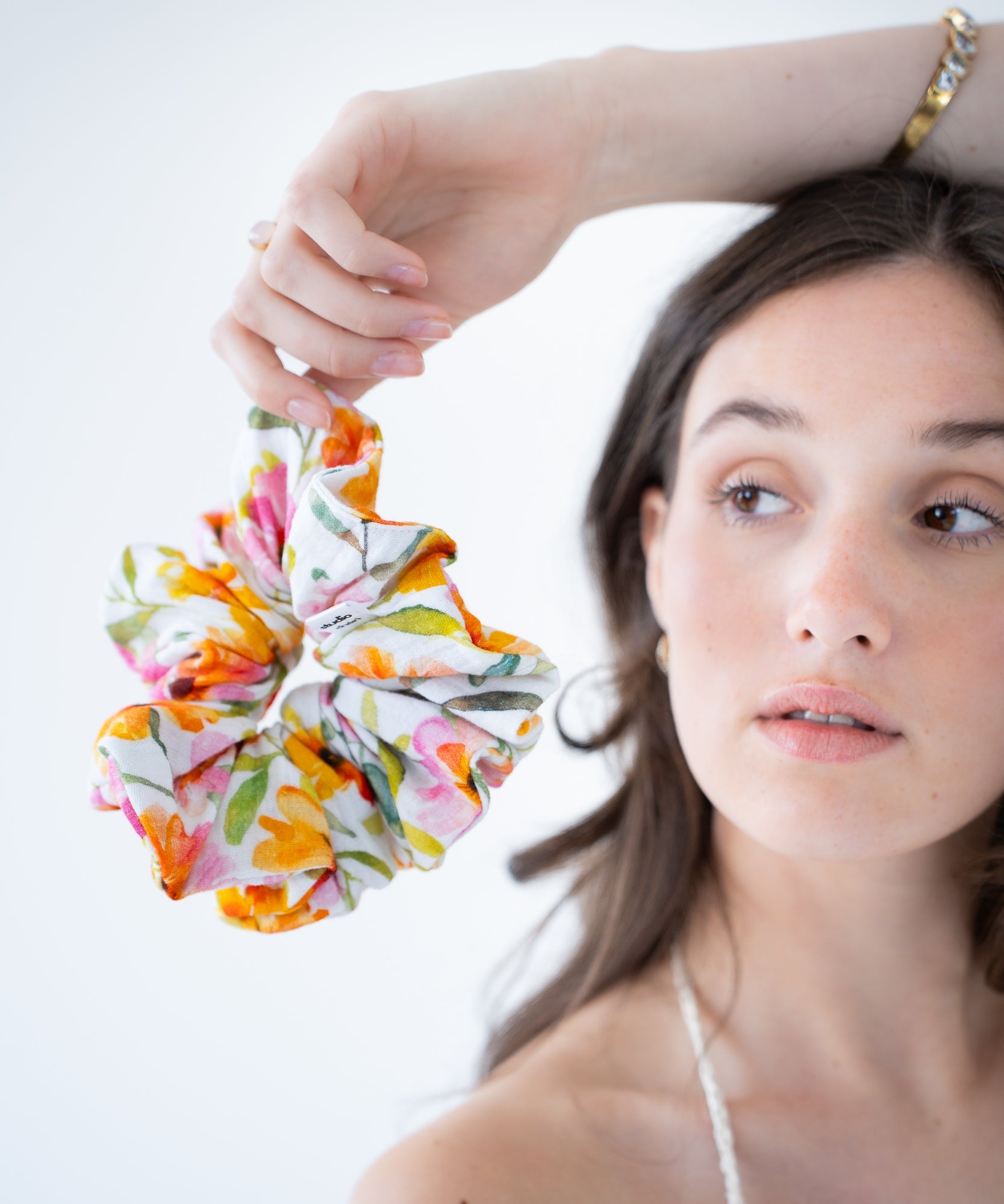 Spring Valley - Musselin Scrunchie mit Blümchen - gelb - Studio Chéri