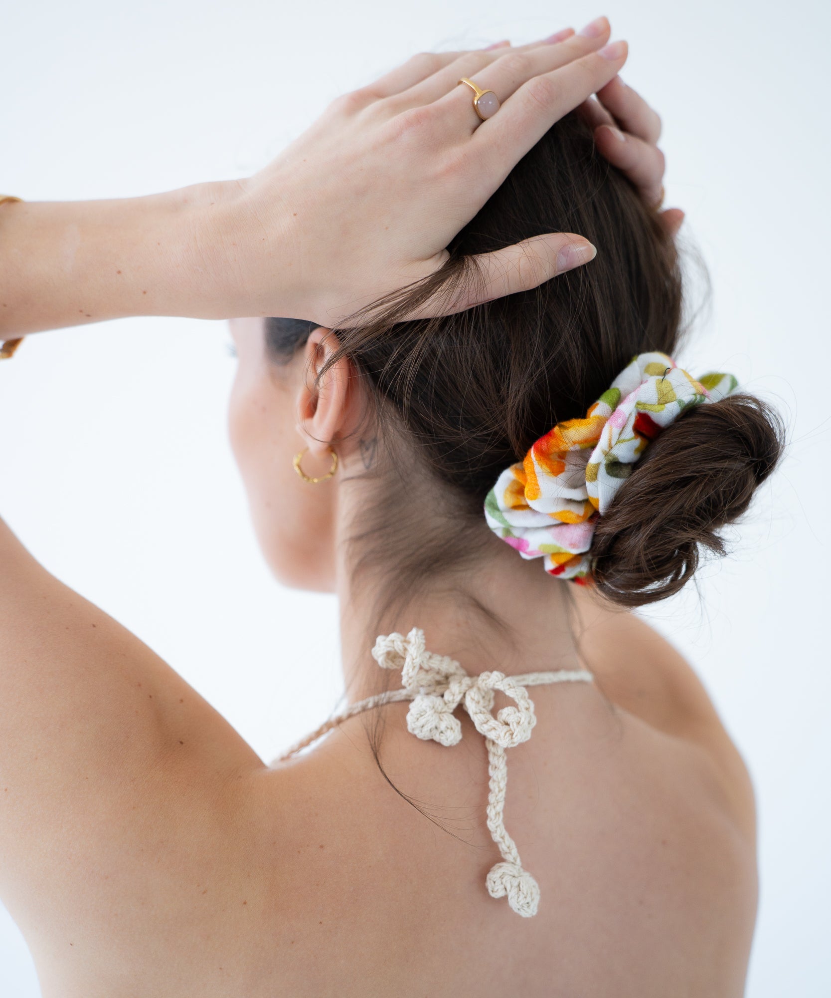 Spring Valley - Musselin Scrunchie mit Blümchen - gelb - Studio Chéri