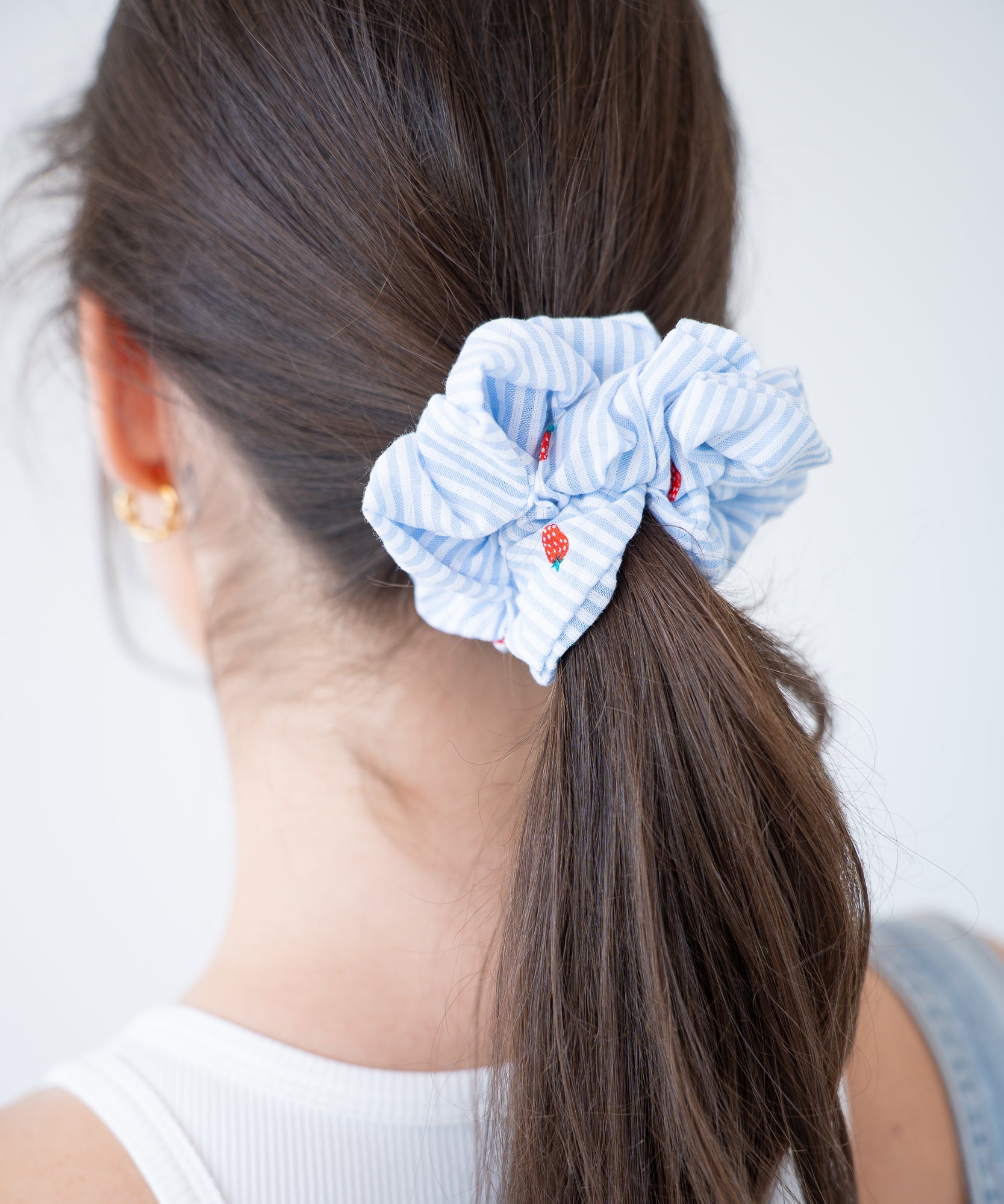 Sweet Like Strawberry - Scrunchie mit Erdbeeren - Blau - Studio Chéri