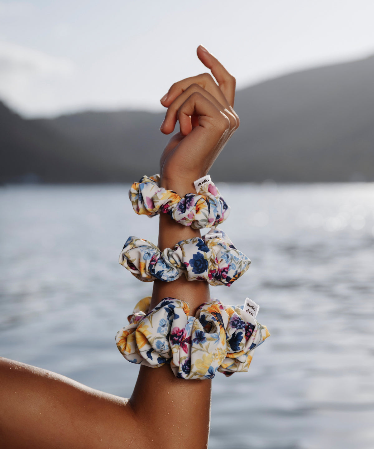 Swim & Sweat Scrunchie - Paradise - weiß - Studio Chéri