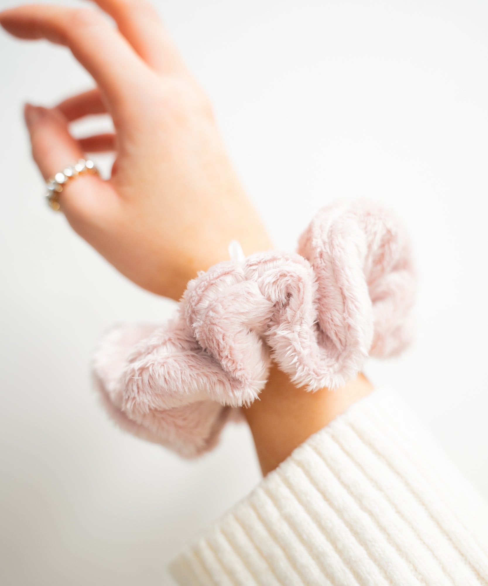 Teddy Rose - Scrunchie aus Teddyfell - Rosa - Studio Chéri